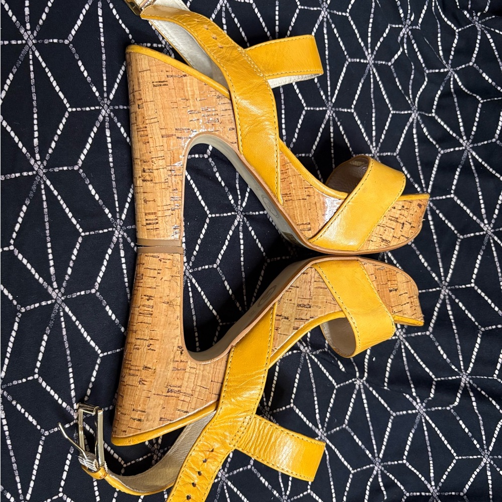 MICHAEL Michael Kors Yellow Daffodil Cork Platform Heels Sz 6.5